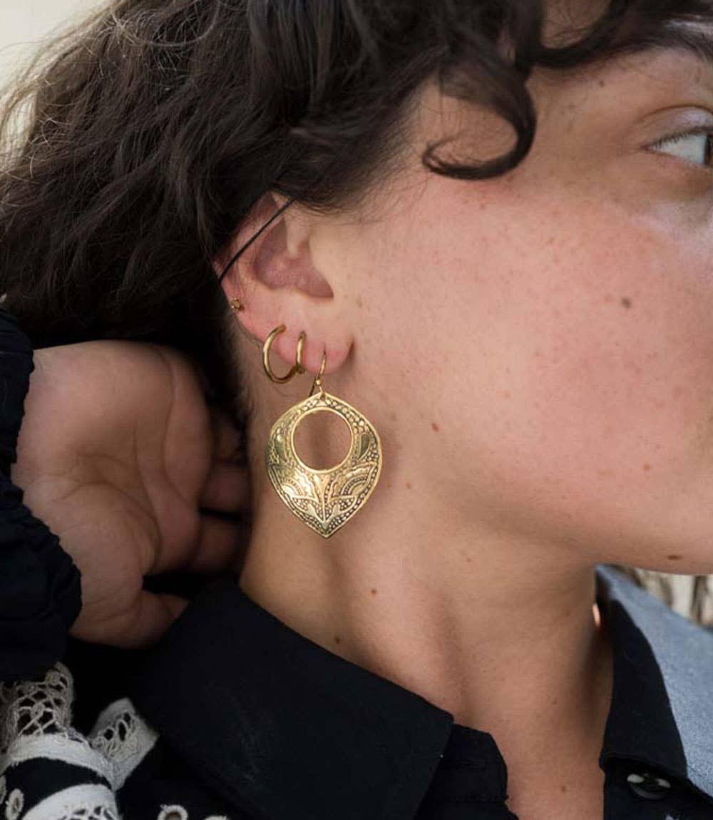 Yashi Embossed Statement Earring - Gold