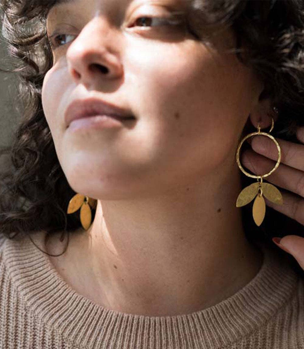 Aamani Vine Hoop Earring - Gold